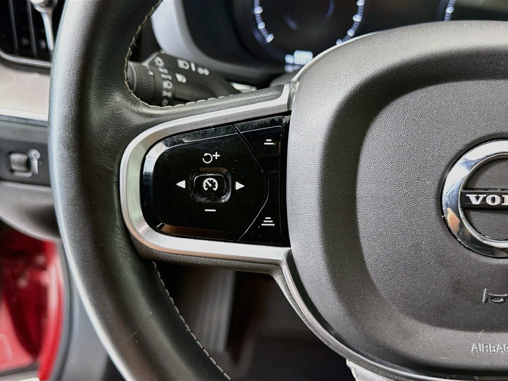 Used 2021 Volvo XC60 T5 R-Design w/ Protection Package Premier AWD/4WD image 11
