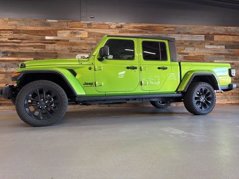Used 2025 Jeep Gladiator Sport image 18