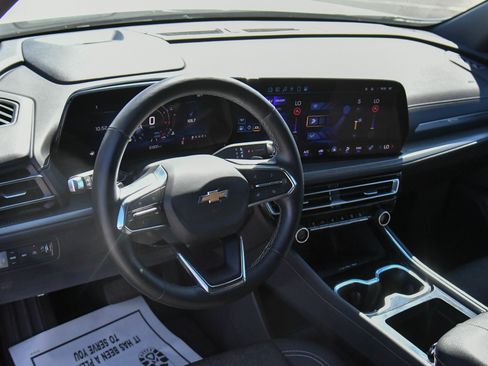 Used 2024 Chevrolet Traverse LT image 16