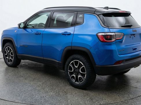 Used 2025 Jeep Compass Trailhawk image 6