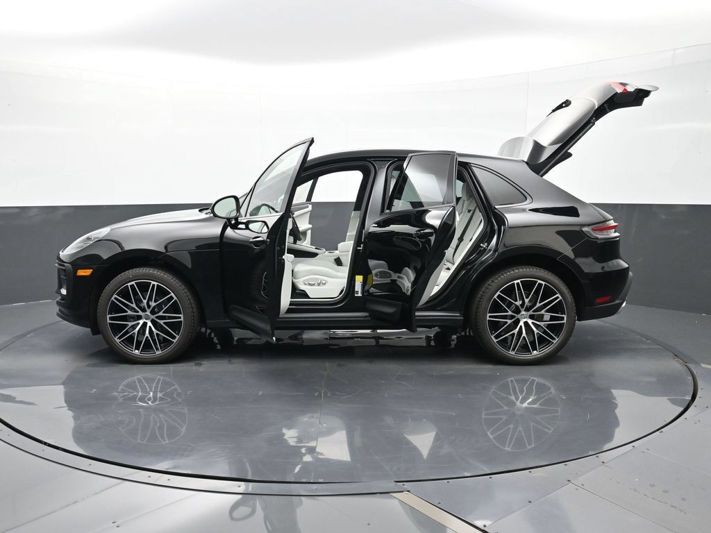 Certified 2026 Porsche Macan AWD/4WD image 37