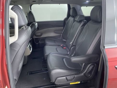 Used 2025 Kia Carnival SX image 21