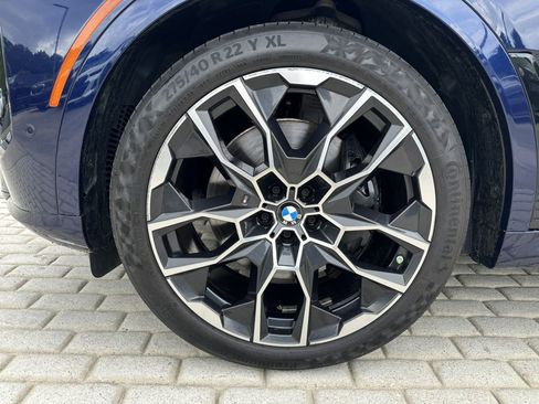 Used 2024 BMW X7 xDrive40i w/ M Sport Package AWD/4WD image 8