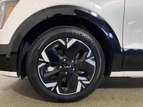 Used 2023 Kia Niro Wind FWD image 11