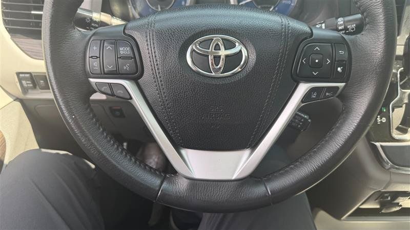 Used 2018 Toyota Sienna XLE w/ XLE Navigation Package FWD image 39