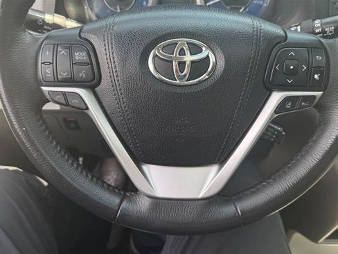 Used 2018 Toyota Sienna XLE w/ XLE Navigation Package FWD image 39
