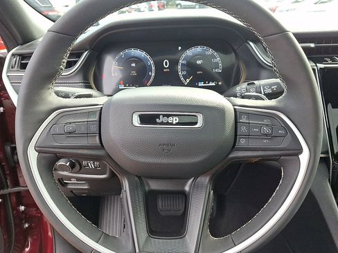 Certified 2025 Jeep Grand Cherokee L Altitude AWD/4WD image 16