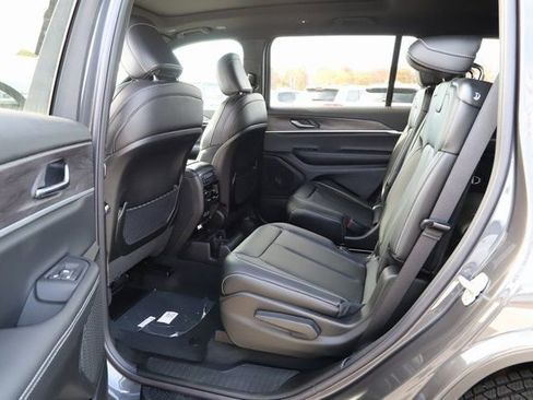 New 2025 Jeep Grand Cherokee L Limited AWD/4WD image 16
