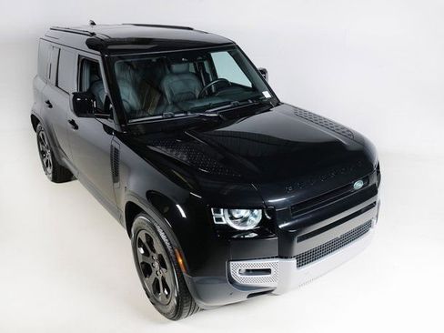 Used 2025 Land Rover Defender 110 S image 29