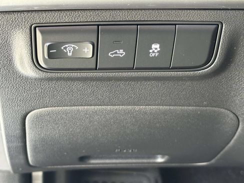 Used 2025 Hyundai Santa Cruz SE AWD/4WD image 9