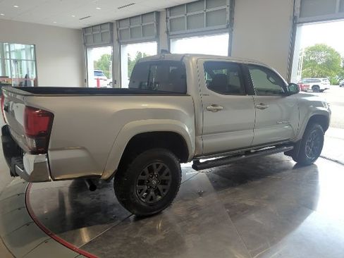 Used 2022 Toyota Tacoma SR5 AWD/4WD image 6