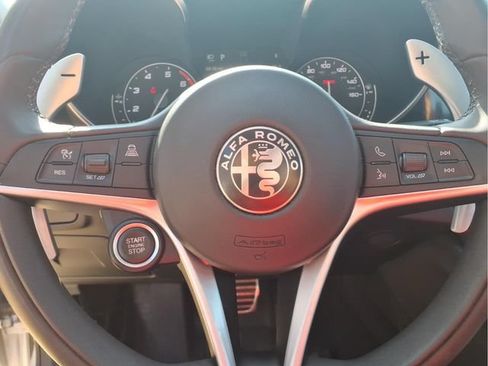 Used 2018 Alfa Romeo Giulia Ti Sport w/ Quick Order Package 22S Sport AWD/4WD image 14