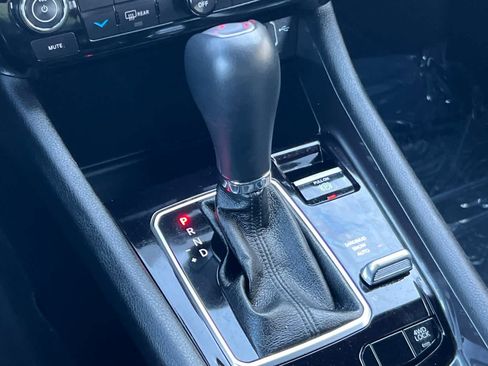 Used 2024 Jeep Compass Latitude image 23