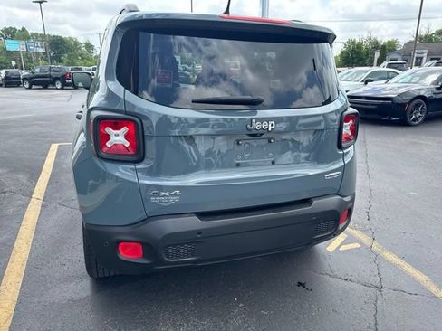 Used 2017 Jeep Renegade Latitude w/ Advanced Technology Group AWD/4WD image 8