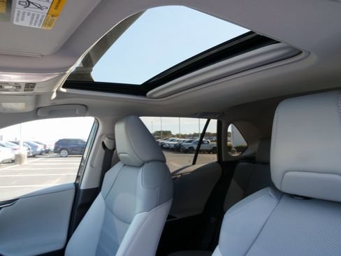 Used 2025 Toyota RAV4 Limited image 28