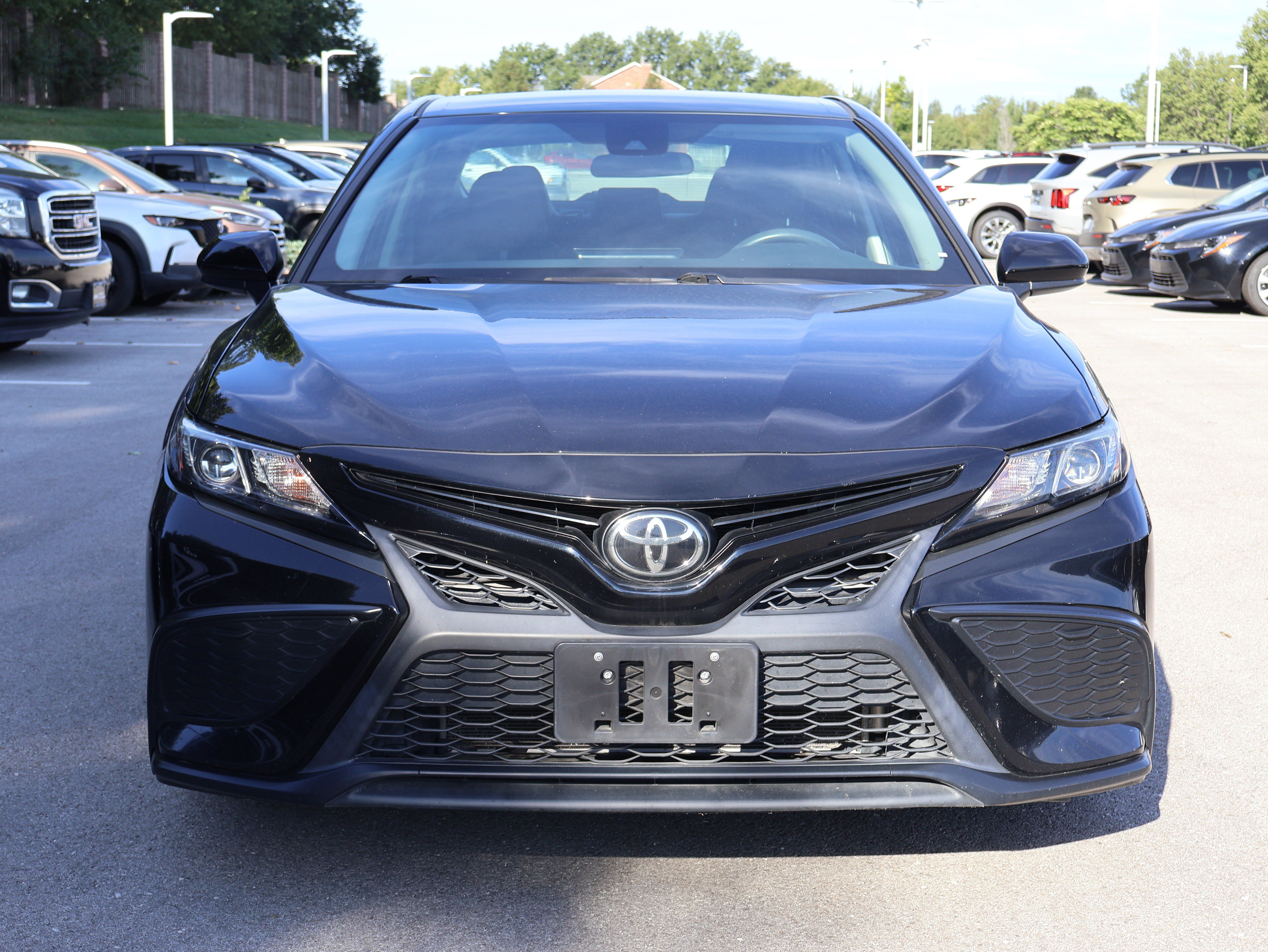 Used 2021 Toyota Camry SE FWD image 9