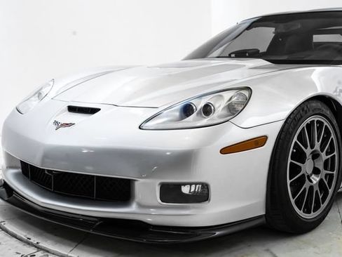 Used 2009 Chevrolet Corvette ZR1 w/ Preferred Equipment Group RWD image 18