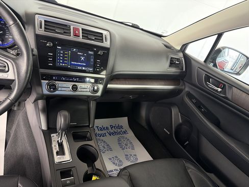 Used 2017 Subaru Outback 2.5i Limited image 4