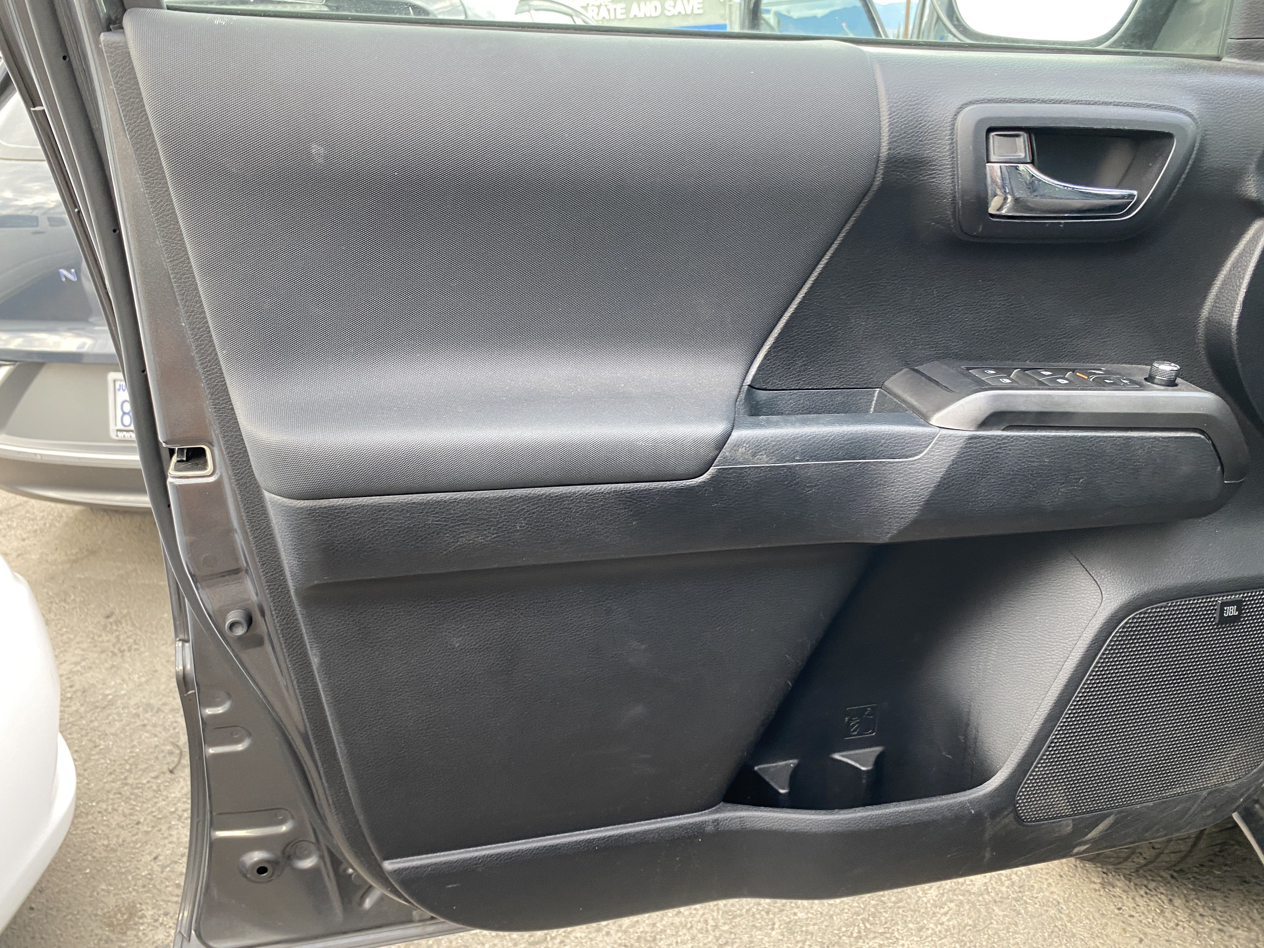 Used 2017 Toyota Tacoma TRD Sport RWD image 11