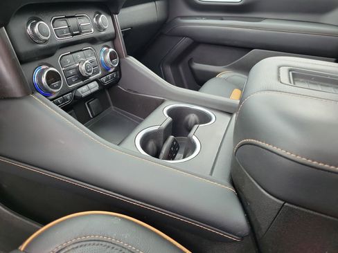 Used 2021 GMC Yukon XL AT4 w/ AT4 Premium Package AWD/4WD image 29