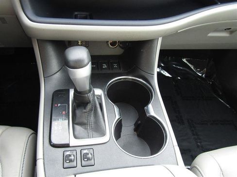 Used 2016 Toyota Highlander XLE image 22