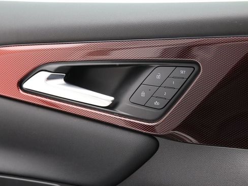 Used 2024 Chevrolet Traverse RS w/ LPO, Floor Liner Package image 31