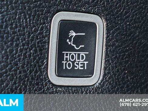 Used 2024 Jeep Wagoneer L Series II w/ Flexible Seating Group image 28