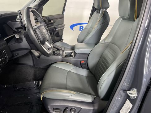 Used 2024 Toyota Tacoma Trailhunter AWD/4WD image 19