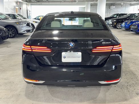 Used 2024 BMW 530i w/ Premium Package RWD image 7