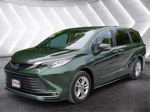 Used 2023 Toyota Sienna Limited AWD/4WD image 13
