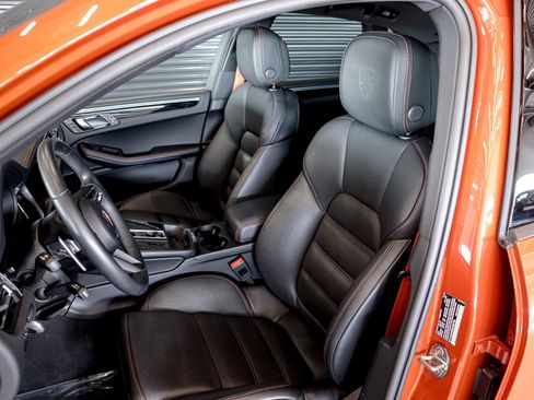 Certified 2024 Porsche Macan w/ Premium Plus Package AWD/4WD image 5