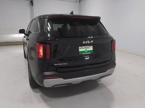 Used 2024 Kia Sorento LX FWD image 6
