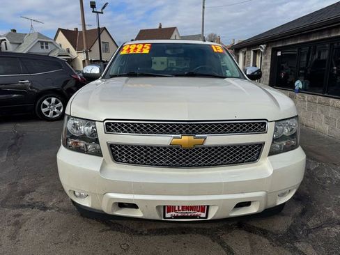 Used 2013 Chevrolet Avalanche LTZ image 2