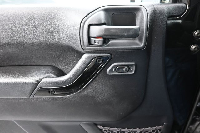 Used 2015 Jeep Wrangler Unlimited Sahara AWD/4WD image 23