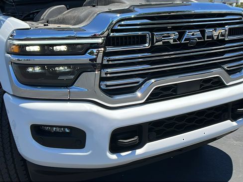 Used 2026 RAM 2500 Laramie AWD/4WD image 12