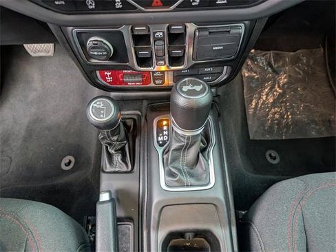 Used 2024 Jeep Wrangler Unlimited Rubicon w/ Safety Group image 13