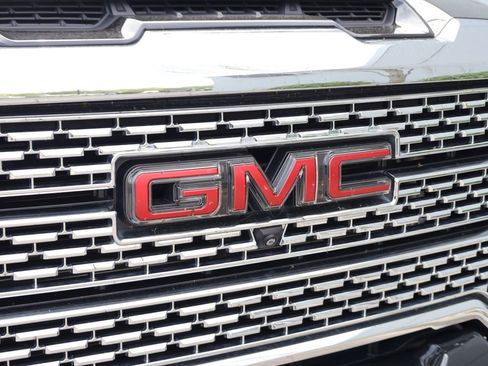 Used 2021 GMC Sierra 2500 Denali w/ Denali Black Diamond Edition image 2