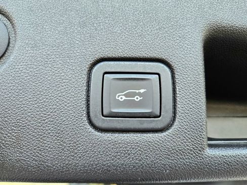 Used 2018 Chevrolet Equinox LT image 26