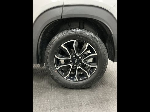 Used 2024 Chevrolet TrailBlazer ACTIV w/ Driver Confidence Package FWD image 36