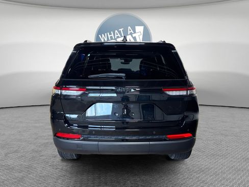Used 2023 Jeep Grand Cherokee Altitude AWD/4WD image 5