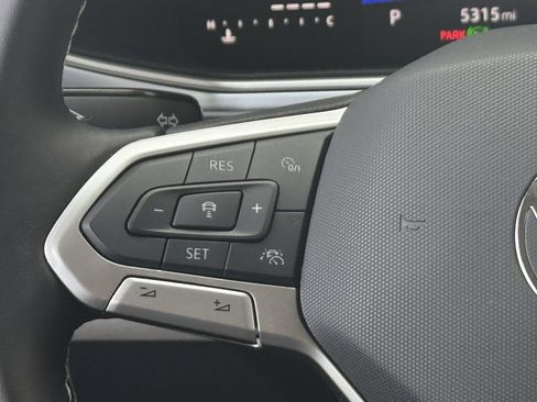 Used 2025 Volkswagen Taos SE image 14