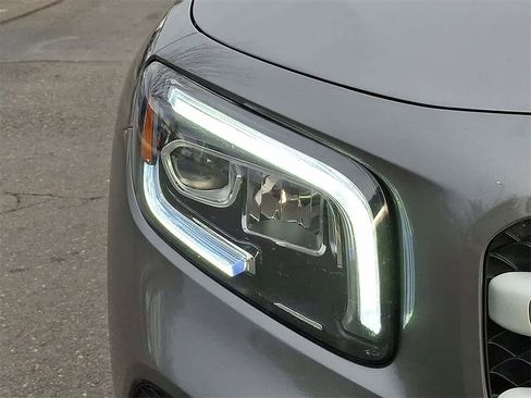 Used 2021 Mercedes-Benz GLB 250 4MATIC image 27