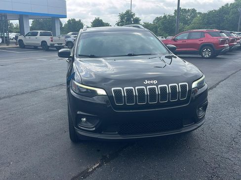 Used 2019 Jeep Cherokee Latitude w/ Cold Weather Group AWD/4WD image 8