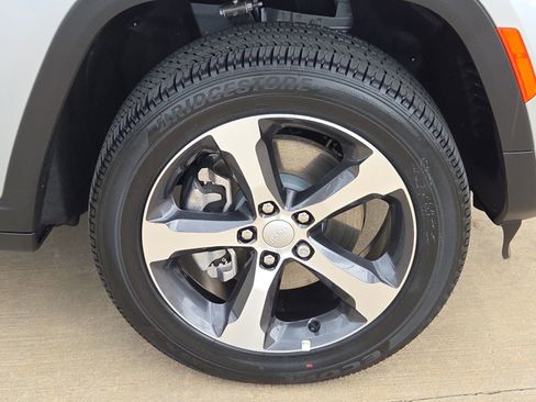 New 2026 Jeep Grand Cherokee L Limited w/ Luxury Tech Group II image 7