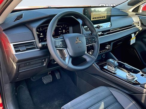 New 2025 Mitsubishi Outlander SE image 6