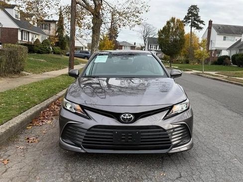 Used 2025 Toyota Camry LE image 3