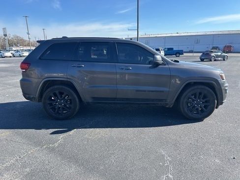 Used 2021 Jeep Grand Cherokee Laredo X image 5