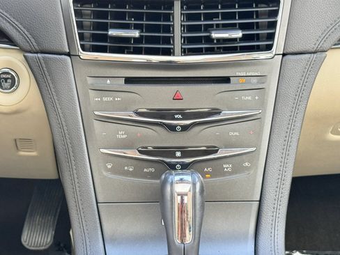 Used 2013 Lincoln MKT AWD image 31