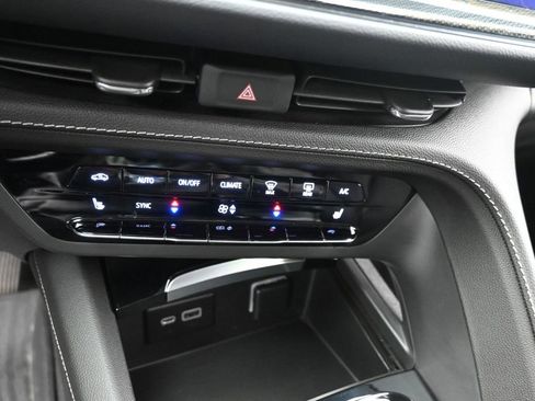 Used 2021 Buick Envision Essence AWD/4WD image 18