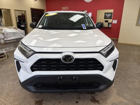 Used 2023 Toyota RAV4 LE AWD/4WD image 2